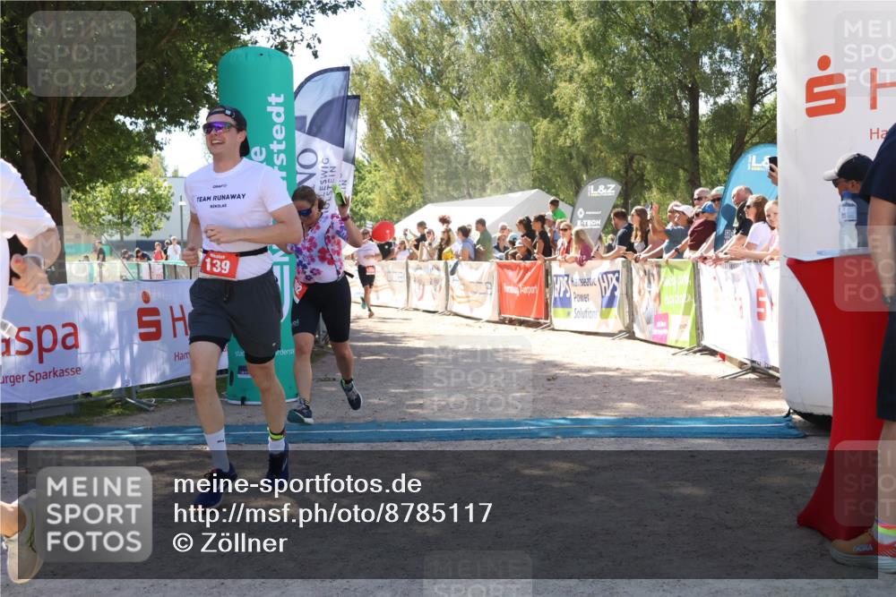 07.09.2025 - 19. Norderstedt Triathlon Zöllner http://msf.ph/oto/8785117 07.09.2025 13:14:16 Ziel 139, 302, 780, 827, 1277, 1293, 1398 meine-sportfotos.de