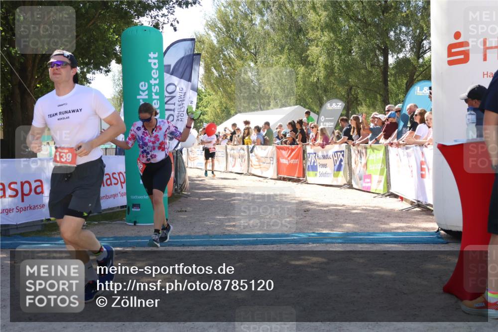 07.09.2025 - 19. Norderstedt Triathlon Zöllner http://msf.ph/oto/8785120 07.09.2025 13:14:16 Ziel 139, 302, 780, 827, 1277, 1293, 1398 meine-sportfotos.de
