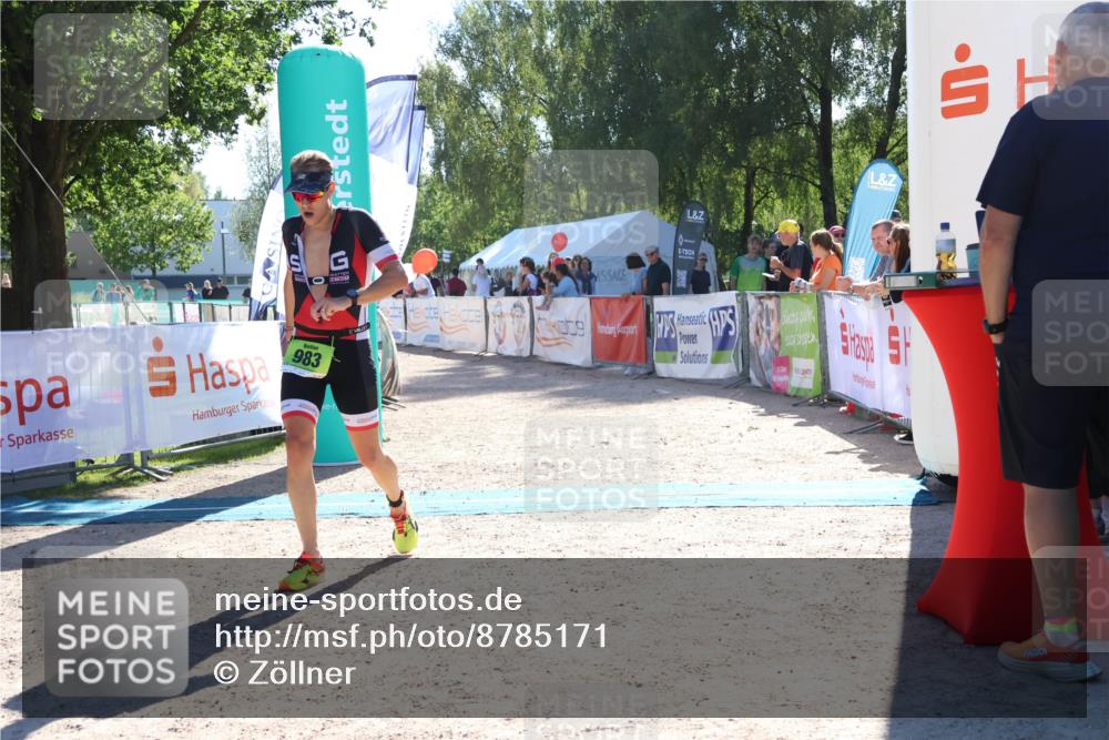 07.09.2025 - 19. Norderstedt Triathlon Zöllner http://msf.ph/oto/8785171 07.09.2025 15:28:31 Ziel 983, 993 meine-sportfotos.de