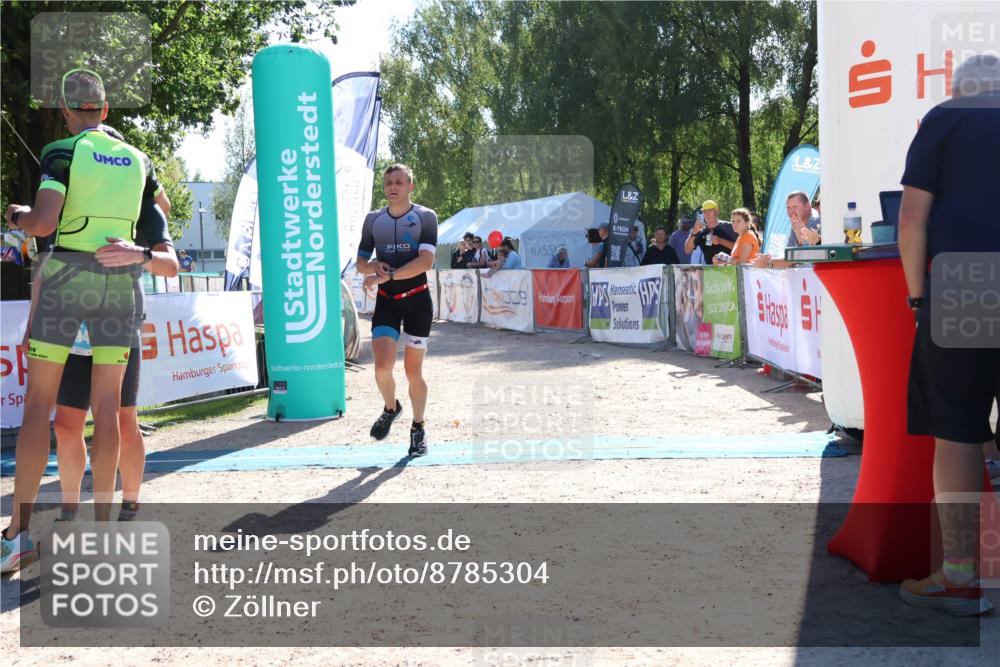 07.09.2025 - 19. Norderstedt Triathlon Zöllner http://msf.ph/oto/8785304 07.09.2025 15:29:26 Ziel 394, 990, 991 meine-sportfotos.de