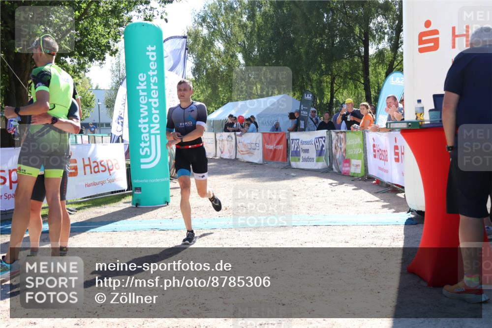 07.09.2025 - 19. Norderstedt Triathlon Zöllner http://msf.ph/oto/8785306 07.09.2025 15:29:26 Ziel 394, 990, 991 meine-sportfotos.de