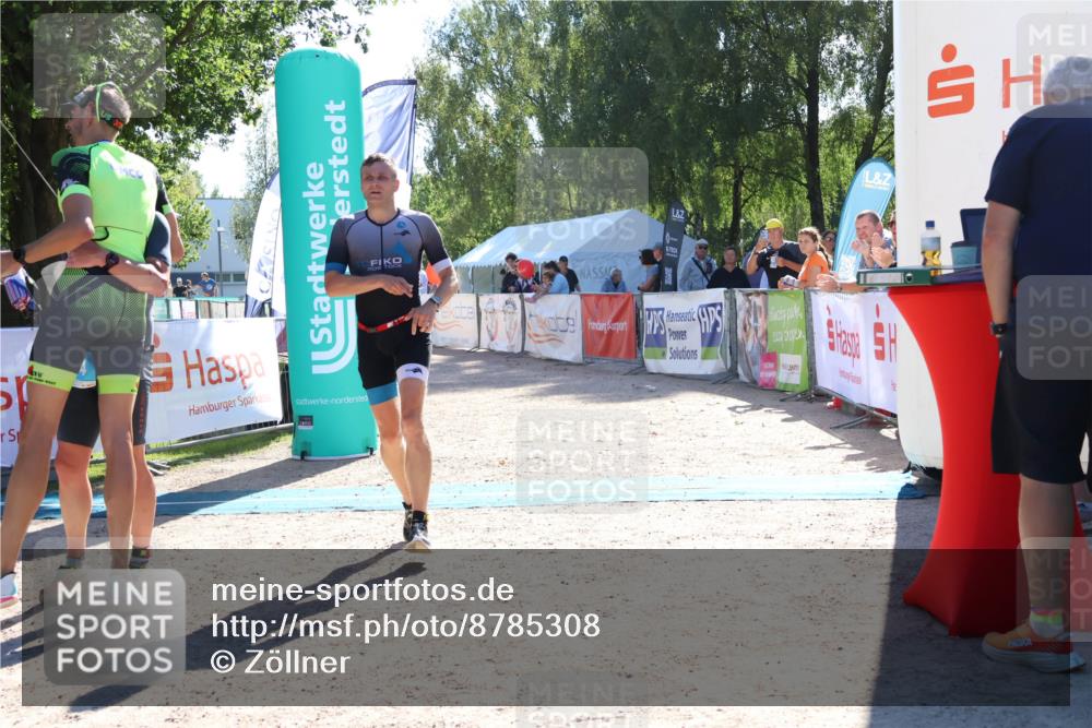 07.09.2025 - 19. Norderstedt Triathlon Zöllner http://msf.ph/oto/8785308 07.09.2025 15:29:26 Ziel 394, 990, 991 meine-sportfotos.de