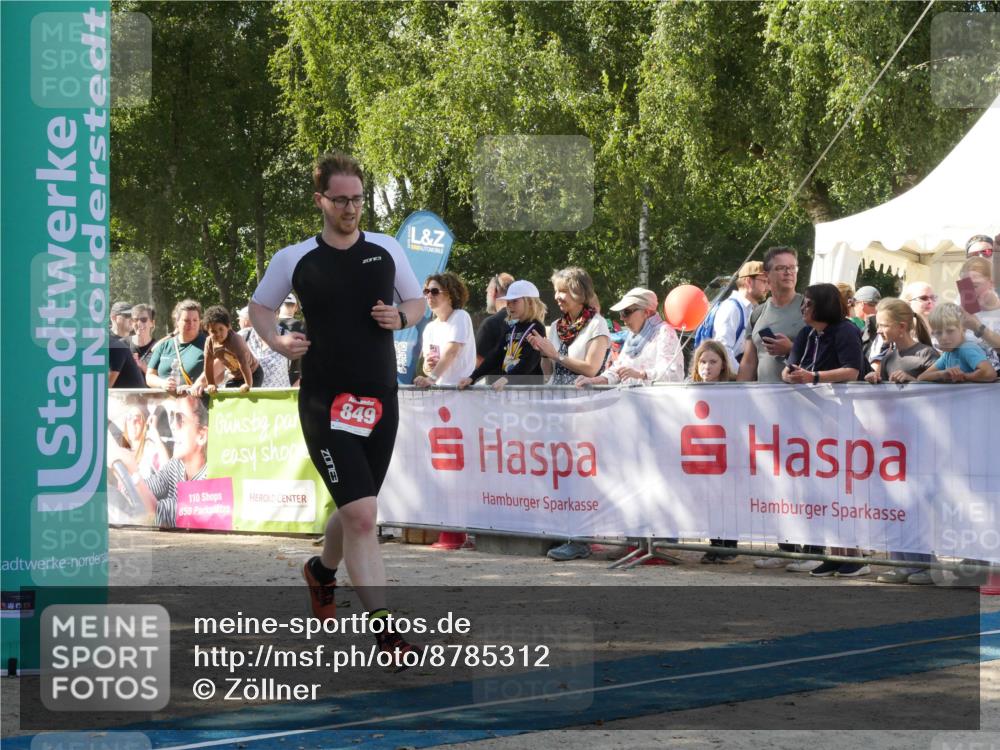 07.09.2025 - 19. Norderstedt Triathlon Zöllner http://msf.ph/oto/8785312 07.09.2025 12:39:43 Ziel 826, 849 meine-sportfotos.de