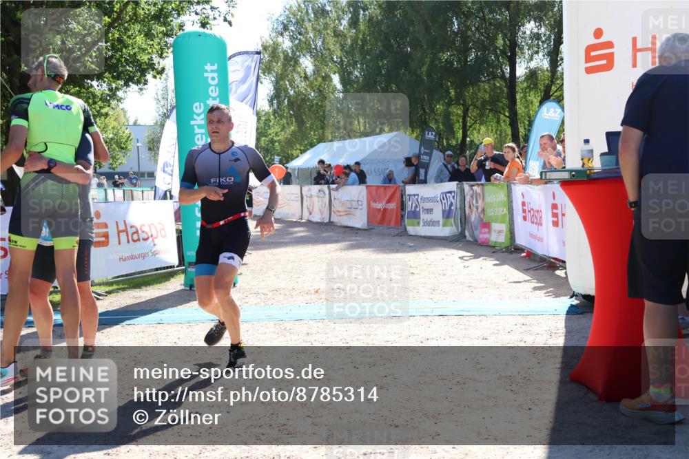 07.09.2025 - 19. Norderstedt Triathlon Zöllner http://msf.ph/oto/8785314 07.09.2025 15:29:27 Ziel 394, 990, 991 meine-sportfotos.de