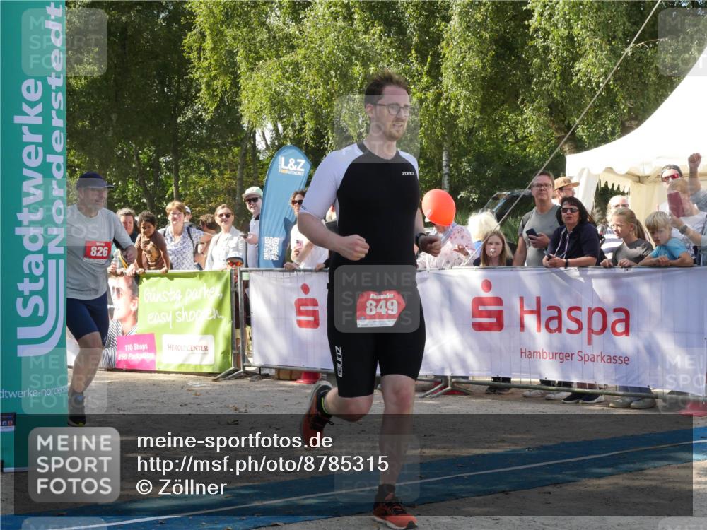 07.09.2025 - 19. Norderstedt Triathlon Zöllner http://msf.ph/oto/8785315 07.09.2025 12:39:43 Ziel 826, 849 meine-sportfotos.de