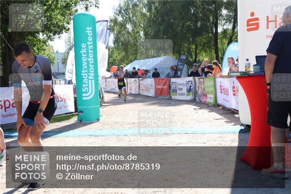 07.09.2025 - 19. Norderstedt Triathlon Zöllner http://msf.ph/oto/8785319 07.09.2025 15:29:28 Ziel 394, 990, 991 meine-sportfotos.de
