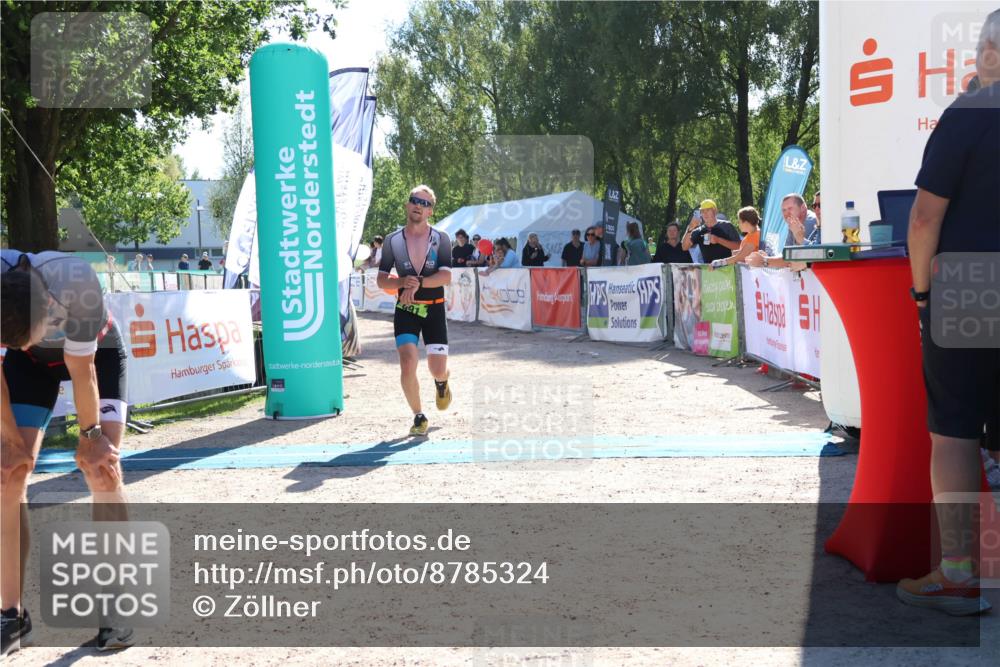07.09.2025 - 19. Norderstedt Triathlon Zöllner http://msf.ph/oto/8785324 07.09.2025 15:29:30 Ziel 990, 991 meine-sportfotos.de