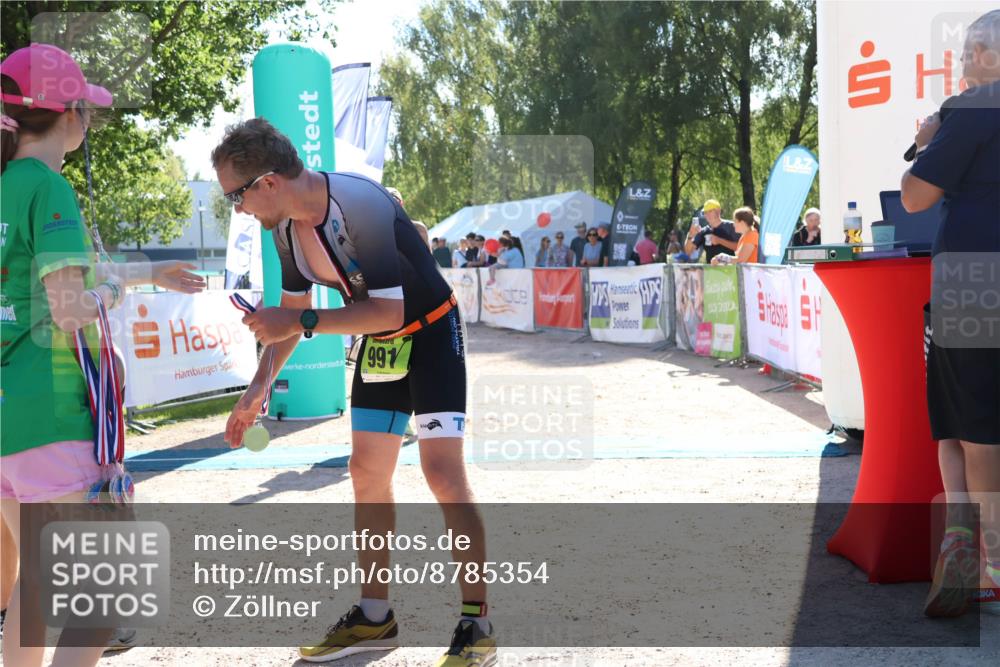 07.09.2025 - 19. Norderstedt Triathlon Zöllner http://msf.ph/oto/8785354 07.09.2025 15:29:41 Ziel 1020, 1027 meine-sportfotos.de