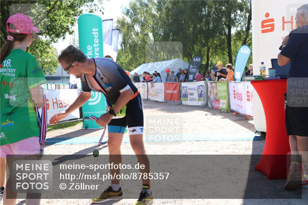 07.09.2025 - 19. Norderstedt Triathlon Zöllner http://msf.ph/oto/8785357 07.09.2025 15:29:41 Ziel 1020, 1027 meine-sportfotos.de