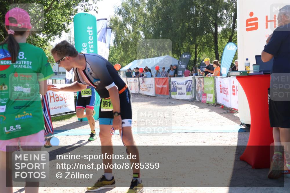 07.09.2025 - 19. Norderstedt Triathlon Zöllner http://msf.ph/oto/8785359 07.09.2025 15:29:41 Ziel 1020, 1027 meine-sportfotos.de