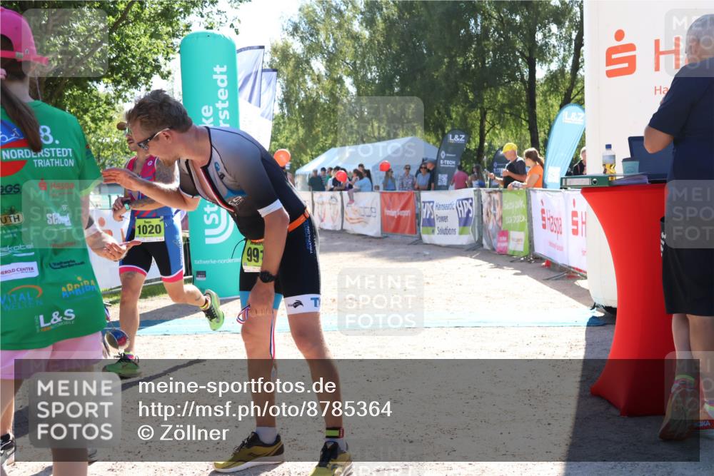 07.09.2025 - 19. Norderstedt Triathlon Zöllner http://msf.ph/oto/8785364 07.09.2025 15:29:41 Ziel 1020, 1027 meine-sportfotos.de