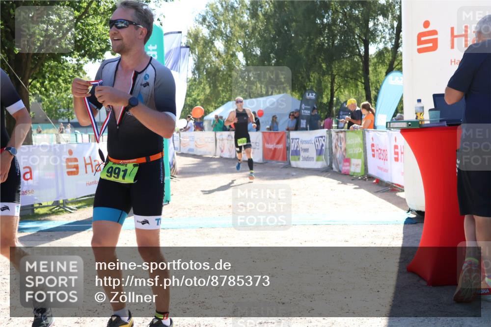07.09.2025 - 19. Norderstedt Triathlon Zöllner http://msf.ph/oto/8785373 07.09.2025 15:29:43 Ziel 1020, 1027 meine-sportfotos.de