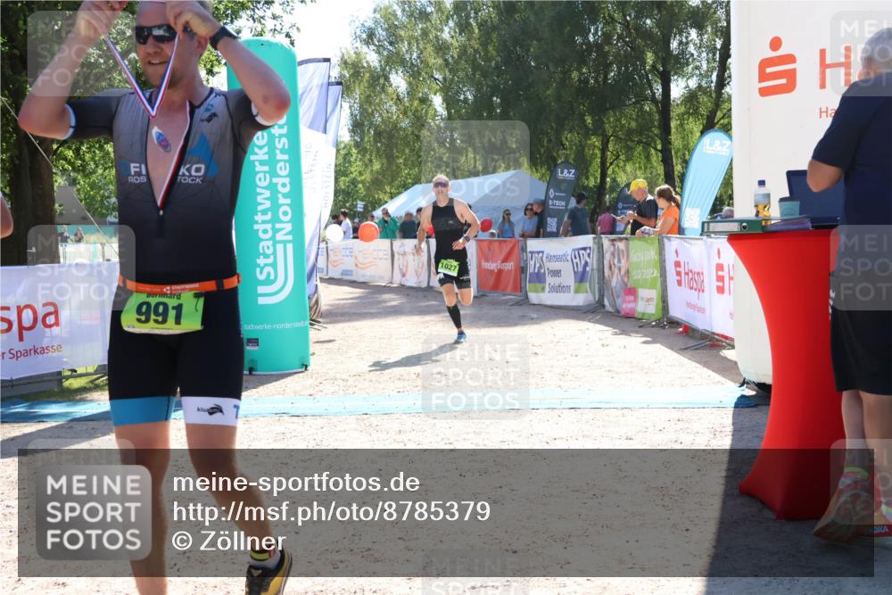 07.09.2025 - 19. Norderstedt Triathlon Zöllner http://msf.ph/oto/8785379 07.09.2025 15:29:43 Ziel 1020, 1027 meine-sportfotos.de