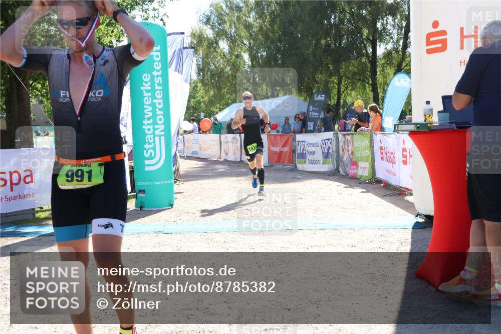 07.09.2025 - 19. Norderstedt Triathlon Zöllner http://msf.ph/oto/8785382 07.09.2025 15:29:44 Ziel 1020, 1027 meine-sportfotos.de