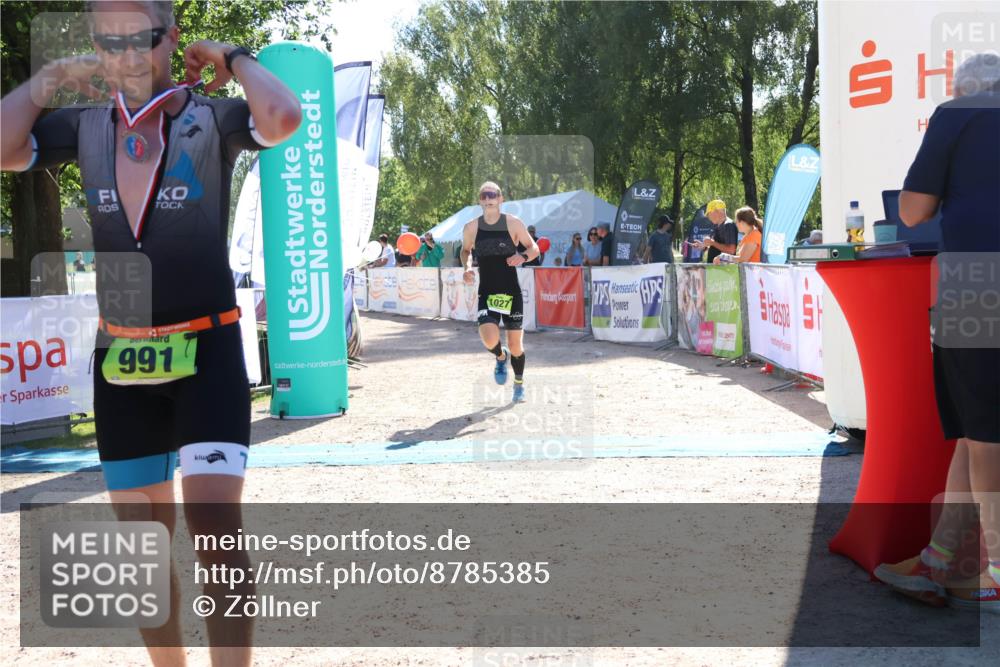 07.09.2025 - 19. Norderstedt Triathlon Zöllner http://msf.ph/oto/8785385 07.09.2025 15:29:44 Ziel 1020, 1027 meine-sportfotos.de