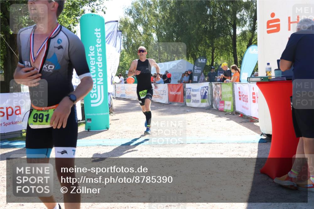 07.09.2025 - 19. Norderstedt Triathlon Zöllner http://msf.ph/oto/8785390 07.09.2025 15:29:44 Ziel 1020, 1027 meine-sportfotos.de