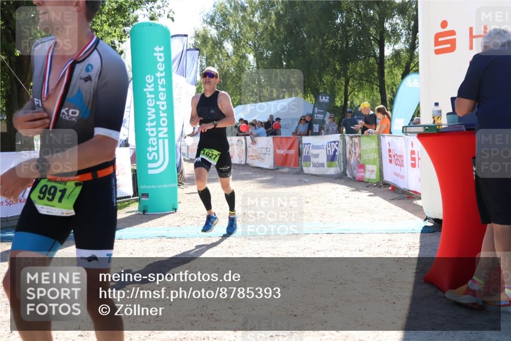 07.09.2025 - 19. Norderstedt Triathlon Zöllner http://msf.ph/oto/8785393 07.09.2025 15:29:45 Ziel 1020, 1027 meine-sportfotos.de