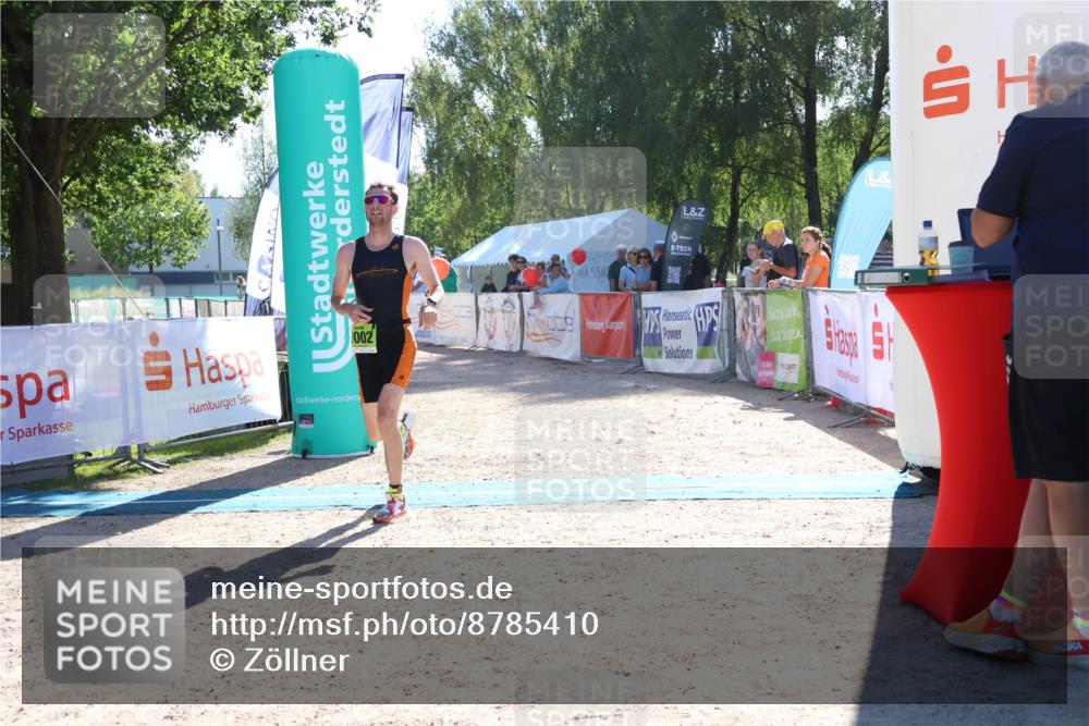 07.09.2025 - 19. Norderstedt Triathlon Zöllner http://msf.ph/oto/8785410 07.09.2025 15:29:52 Ziel 1002 meine-sportfotos.de