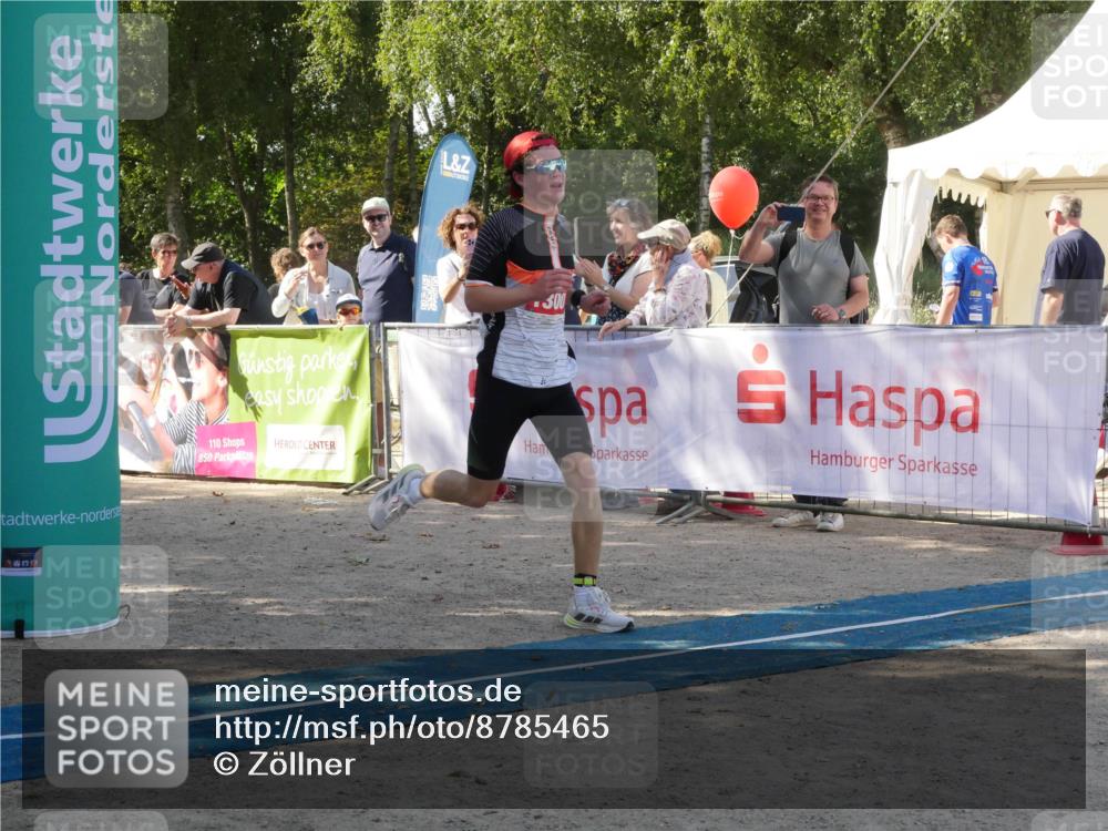 07.09.2025 - 19. Norderstedt Triathlon Zöllner http://msf.ph/oto/8785465 07.09.2025 12:42:39 Ziel 215, 1300 meine-sportfotos.de