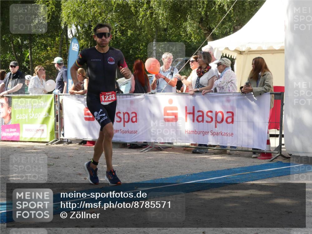 07.09.2025 - 19. Norderstedt Triathlon Zöllner http://msf.ph/oto/8785571 07.09.2025 12:46:46 Ziel 1233 meine-sportfotos.de
