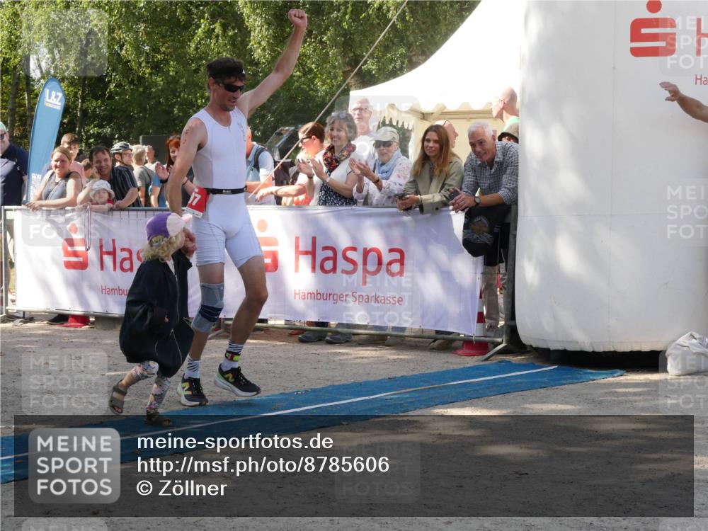 07.09.2025 - 19. Norderstedt Triathlon Zöllner http://msf.ph/oto/8785606 07.09.2025 12:47:15 Ziel 697 meine-sportfotos.de