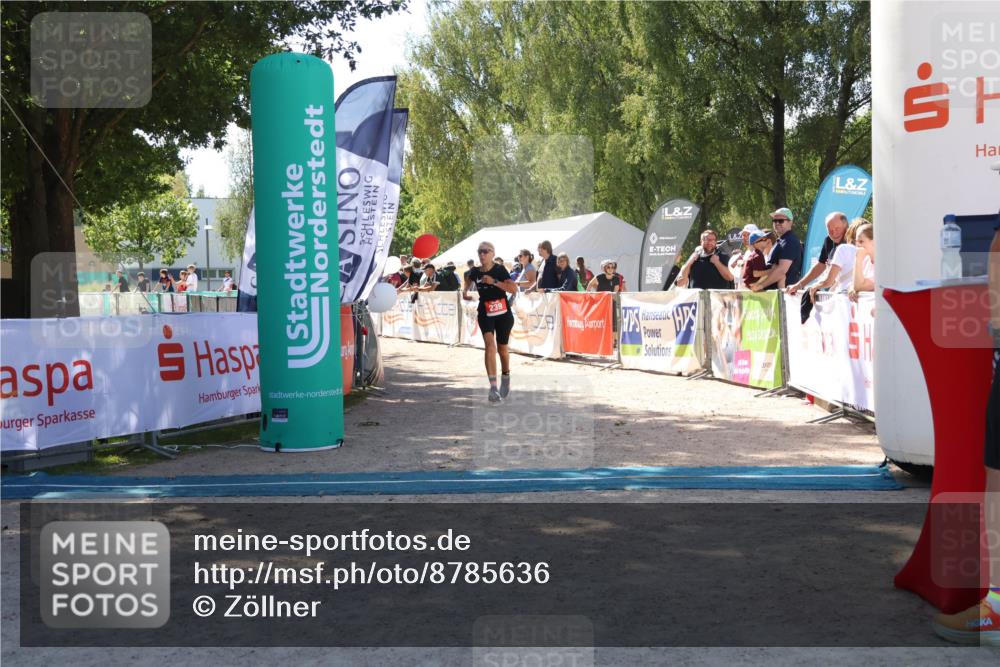 07.09.2025 - 19. Norderstedt Triathlon Zöllner http://msf.ph/oto/8785636 07.09.2025 13:18:26 Ziel 239, 1216 meine-sportfotos.de
