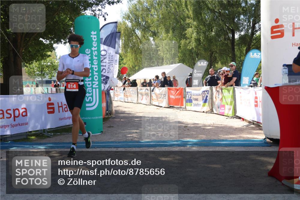 07.09.2025 - 19. Norderstedt Triathlon Zöllner http://msf.ph/oto/8785656 07.09.2025 13:18:56 Ziel 712, 814 meine-sportfotos.de