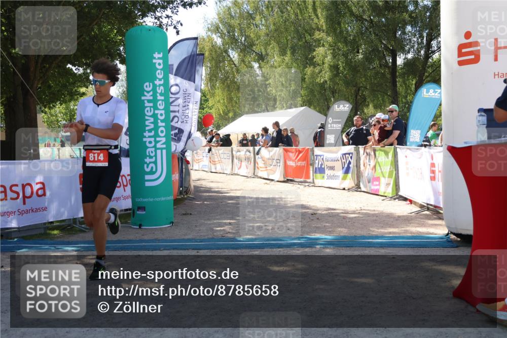 07.09.2025 - 19. Norderstedt Triathlon Zöllner http://msf.ph/oto/8785658 07.09.2025 13:18:56 Ziel 712, 814 meine-sportfotos.de