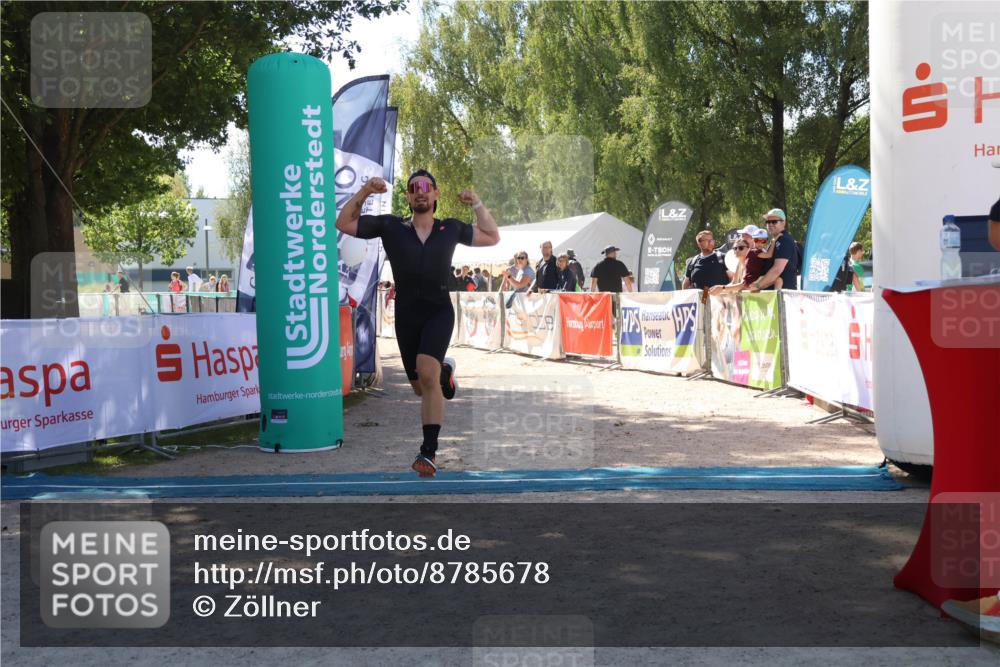 07.09.2025 - 19. Norderstedt Triathlon Zöllner http://msf.ph/oto/8785678 07.09.2025 13:19:01 Ziel 712, 814 meine-sportfotos.de