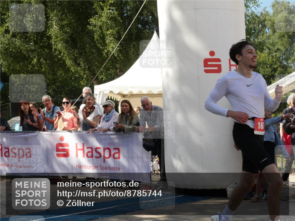 07.09.2025 - 19. Norderstedt Triathlon Zöllner http://msf.ph/oto/8785744 07.09.2025 12:50:29 Ziel 165, 824 meine-sportfotos.de