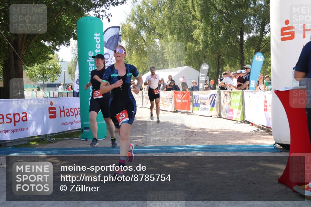 07.09.2025 - 19. Norderstedt Triathlon Zöllner http://msf.ph/oto/8785754 07.09.2025 13:19:29 Ziel 187, 283, 757 meine-sportfotos.de