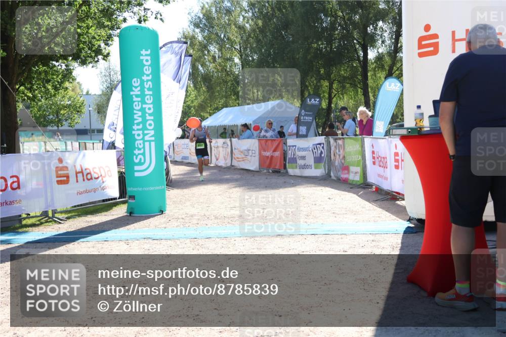 07.09.2025 - 19. Norderstedt Triathlon Zöllner http://msf.ph/oto/8785839 07.09.2025 15:33:54 Ziel 972, 992 meine-sportfotos.de