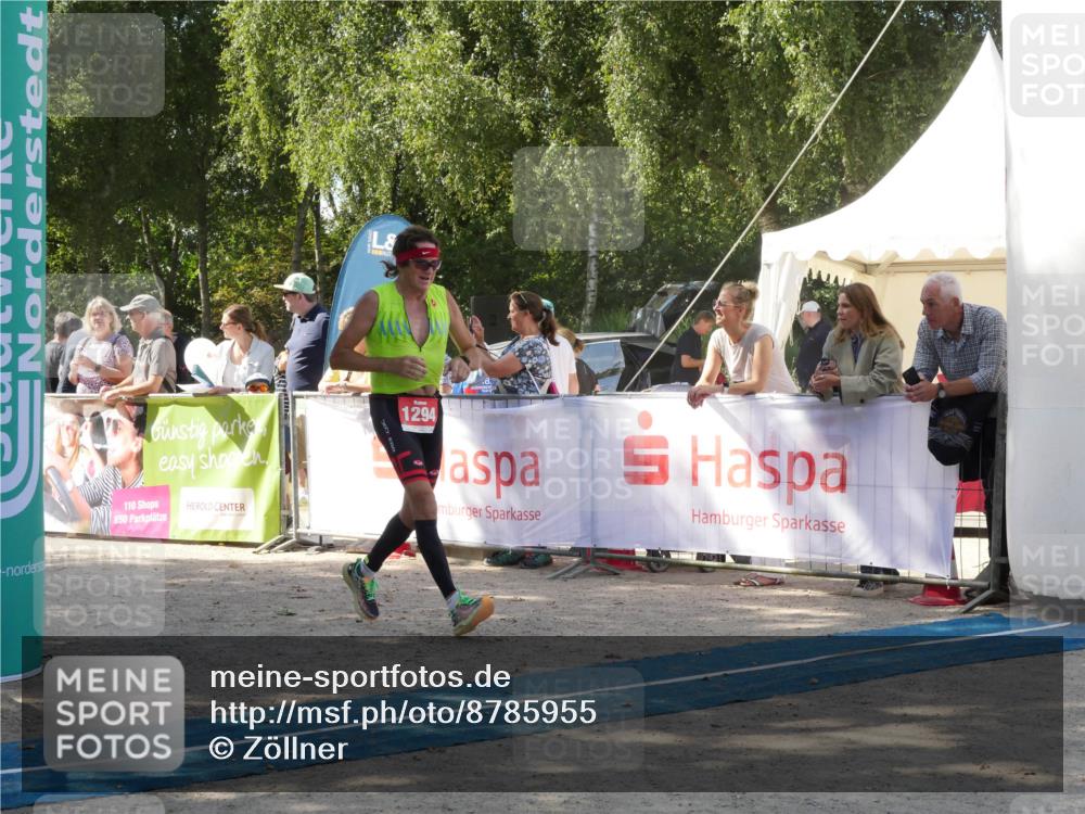 07.09.2025 - 19. Norderstedt Triathlon Zöllner http://msf.ph/oto/8785955 07.09.2025 12:56:35 Ziel 261, 807, 1249, 1294 meine-sportfotos.de