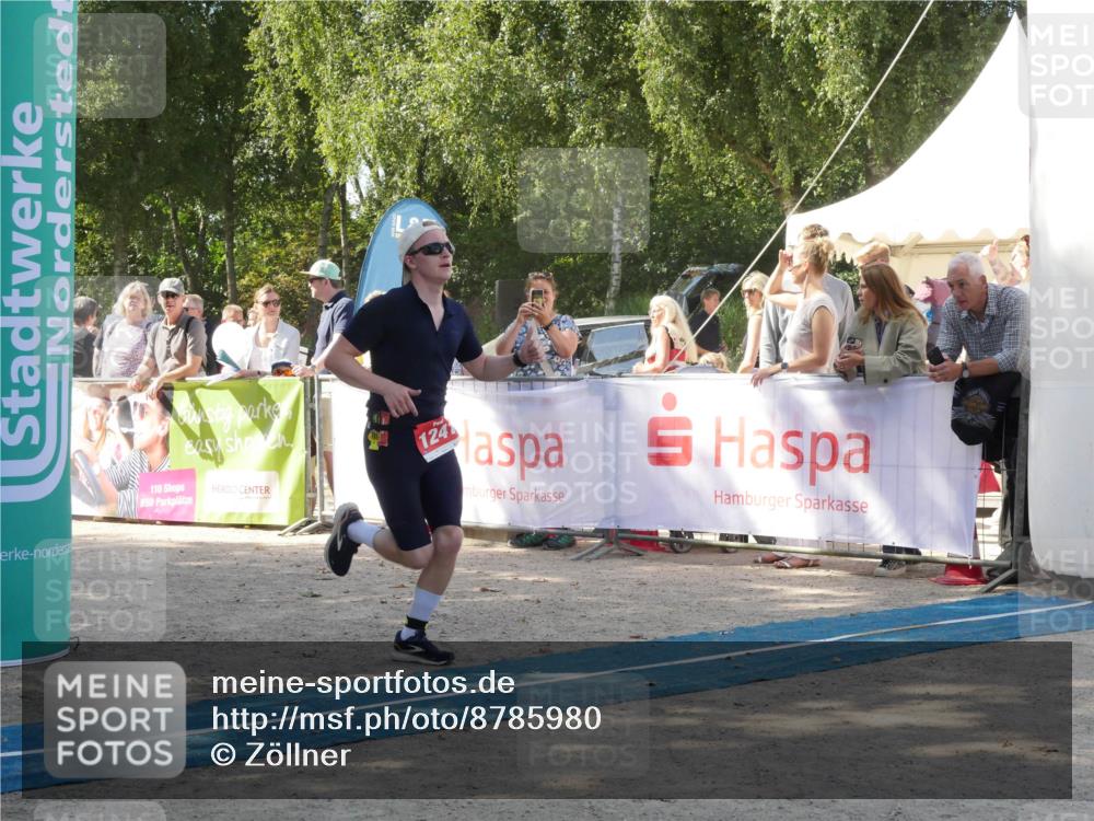 07.09.2025 - 19. Norderstedt Triathlon Zöllner http://msf.ph/oto/8785980 07.09.2025 12:56:46 Ziel 1241, 1351, 1387 meine-sportfotos.de