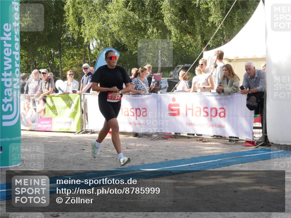 07.09.2025 - 19. Norderstedt Triathlon Zöllner http://msf.ph/oto/8785999 07.09.2025 12:56:50 Ziel 1241, 1351, 1387 meine-sportfotos.de