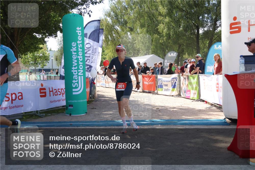 07.09.2025 - 19. Norderstedt Triathlon Zöllner http://msf.ph/oto/8786024 07.09.2025 13:22:00 Ziel 220, 249, 301 meine-sportfotos.de