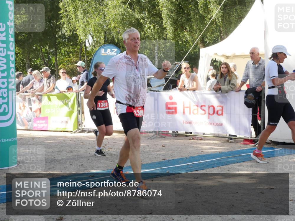 07.09.2025 - 19. Norderstedt Triathlon Zöllner http://msf.ph/oto/8786074 07.09.2025 12:57:59 Ziel 818, 1309, 1361, 1379 meine-sportfotos.de