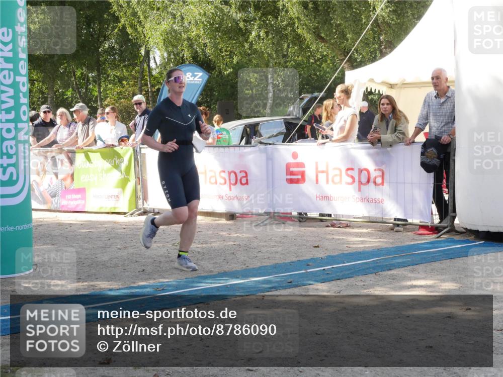 07.09.2025 - 19. Norderstedt Triathlon Zöllner http://msf.ph/oto/8786090 07.09.2025 12:58:04 Ziel 818, 1309, 1361, 1379 meine-sportfotos.de