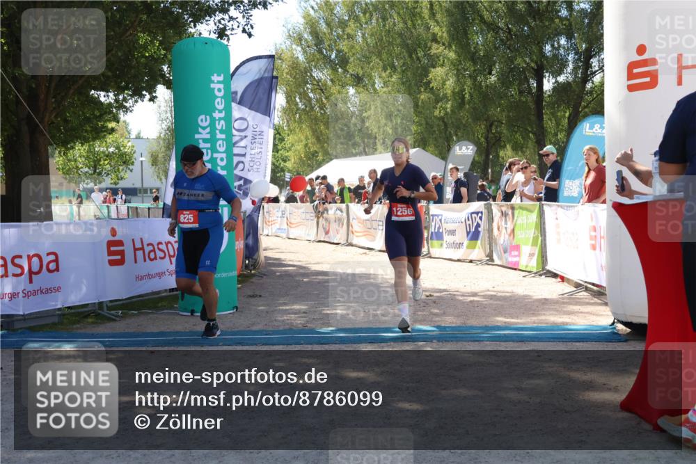 07.09.2025 - 19. Norderstedt Triathlon Zöllner http://msf.ph/oto/8786099 07.09.2025 13:22:43 Ziel 825, 1256 meine-sportfotos.de