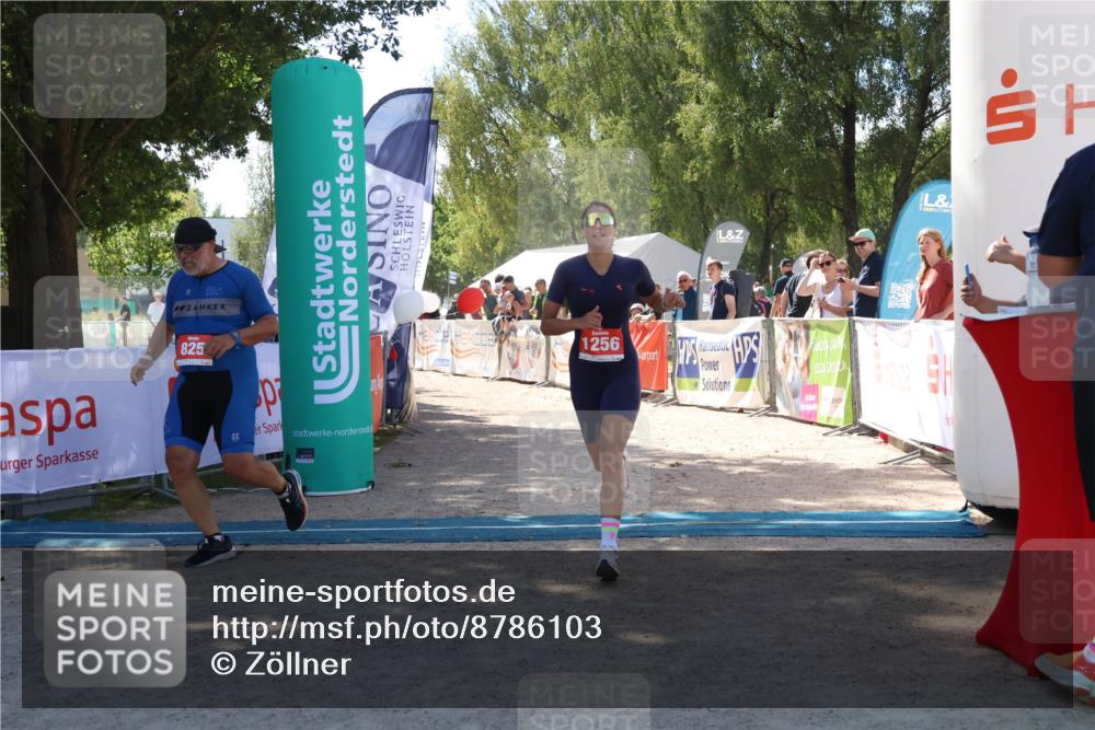 07.09.2025 - 19. Norderstedt Triathlon Zöllner http://msf.ph/oto/8786103 07.09.2025 13:22:44 Ziel 825, 1256 meine-sportfotos.de