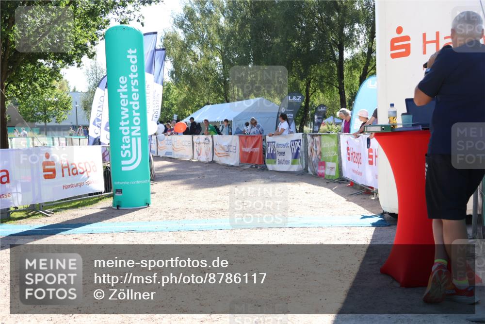 07.09.2025 - 19. Norderstedt Triathlon Zöllner http://msf.ph/oto/8786117 07.09.2025 15:37:43 Ziel  meine-sportfotos.de
