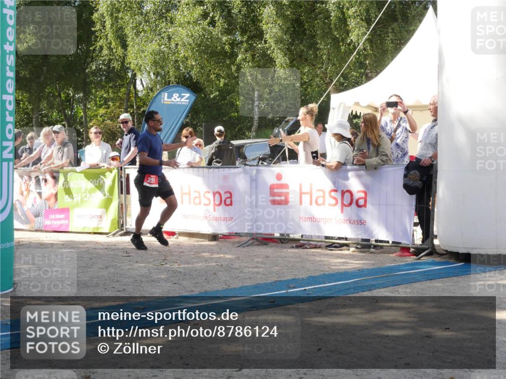 07.09.2025 - 19. Norderstedt Triathlon Zöllner http://msf.ph/oto/8786124 07.09.2025 12:58:50 Ziel 227, 251 meine-sportfotos.de