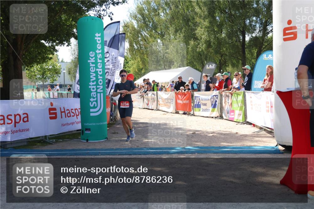 07.09.2025 - 19. Norderstedt Triathlon Zöllner http://msf.ph/oto/8786236 07.09.2025 13:24:06 Ziel 174, 1234 meine-sportfotos.de