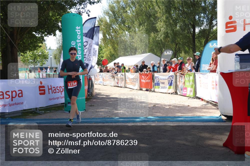 07.09.2025 - 19. Norderstedt Triathlon Zöllner http://msf.ph/oto/8786239 07.09.2025 13:24:07 Ziel 174, 1234 meine-sportfotos.de
