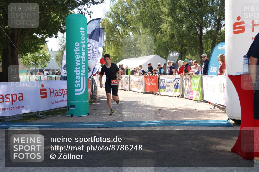 07.09.2025 - 19. Norderstedt Triathlon Zöllner http://msf.ph/oto/8786248 07.09.2025 13:24:19 Ziel  meine-sportfotos.de