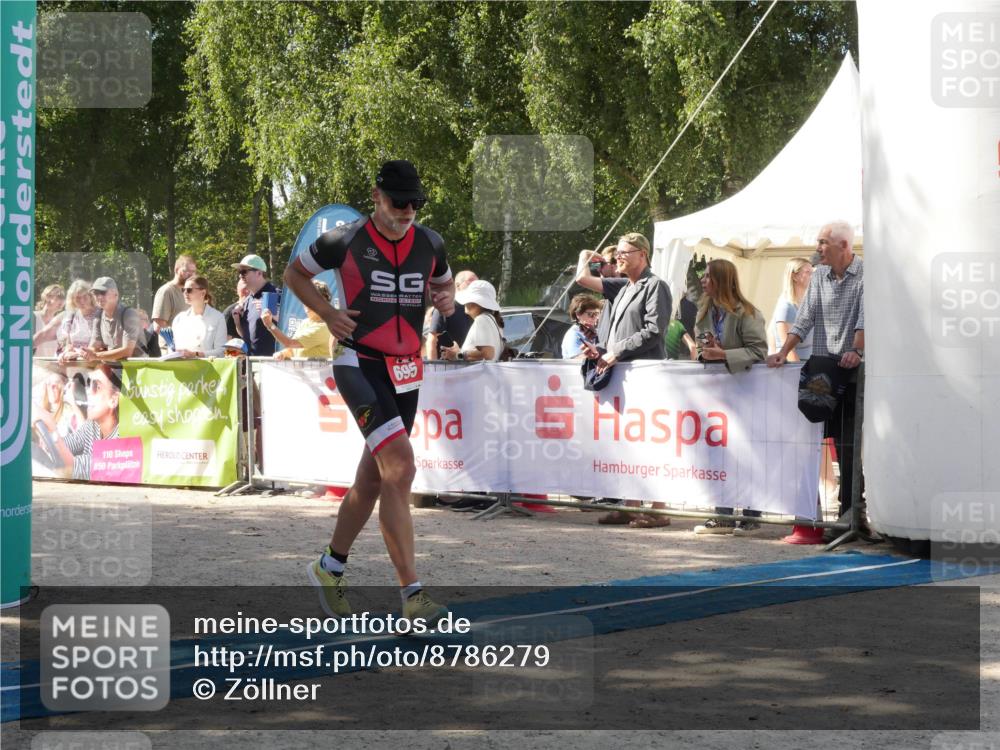 07.09.2025 - 19. Norderstedt Triathlon Zöllner http://msf.ph/oto/8786279 07.09.2025 13:00:47 Ziel 695, 1247 meine-sportfotos.de