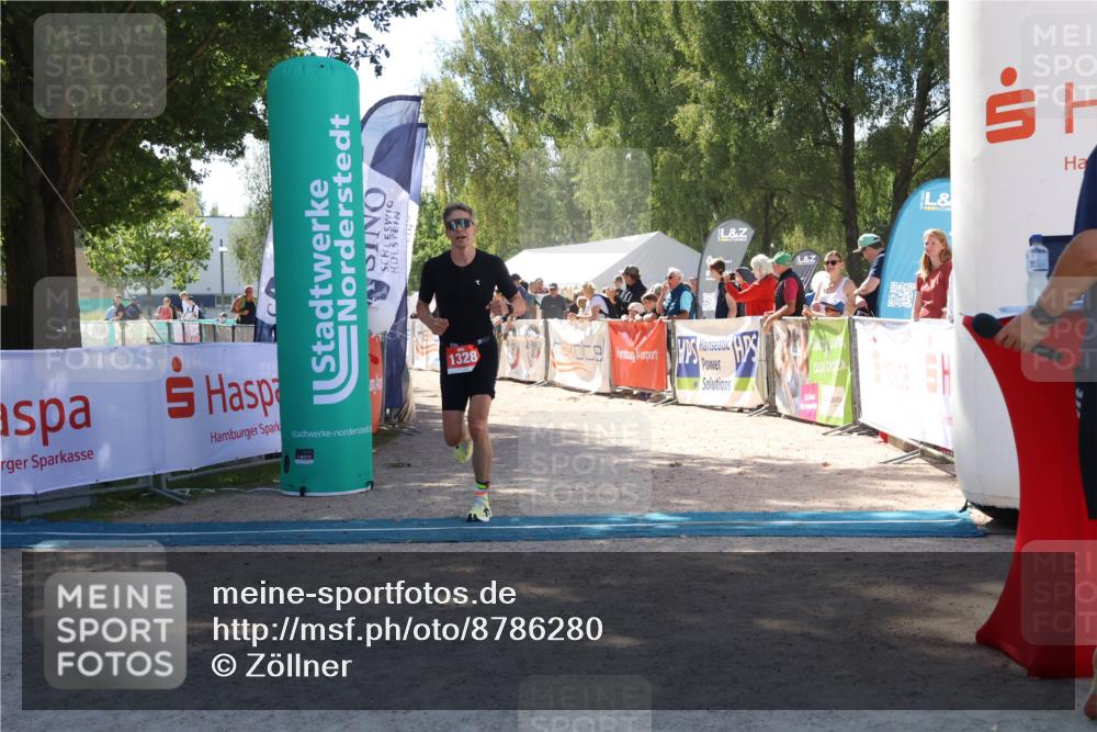 07.09.2025 - 19. Norderstedt Triathlon Zöllner http://msf.ph/oto/8786280 07.09.2025 13:24:48 Ziel 1328 meine-sportfotos.de