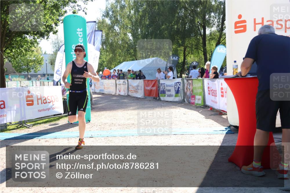 07.09.2025 - 19. Norderstedt Triathlon Zöllner http://msf.ph/oto/8786281 07.09.2025 15:39:35 Ziel 995 meine-sportfotos.de