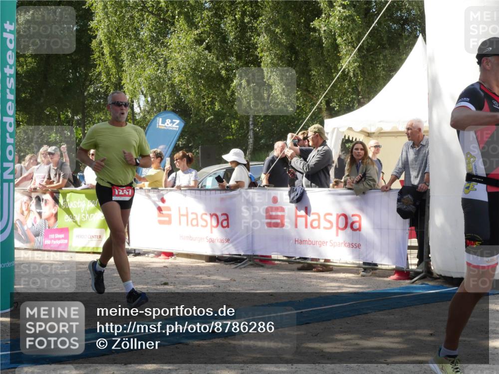 07.09.2025 - 19. Norderstedt Triathlon Zöllner http://msf.ph/oto/8786286 07.09.2025 13:00:48 Ziel 695, 1247 meine-sportfotos.de