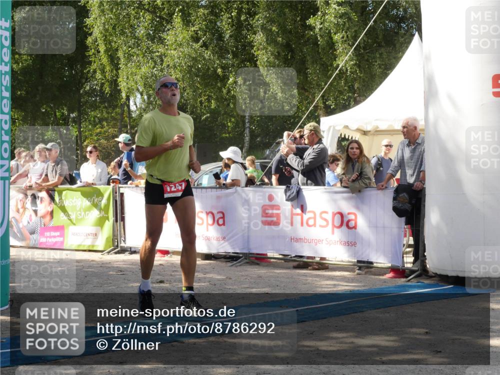 07.09.2025 - 19. Norderstedt Triathlon Zöllner http://msf.ph/oto/8786292 07.09.2025 13:00:49 Ziel 695, 1247 meine-sportfotos.de